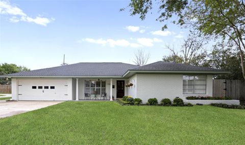 Photo of 1426 Freedonia Drive, Houston, TX 77055 (MLS # 33644834)