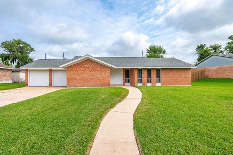 Homes For Sale - 414 N Yaupon Street<br/> Richwood, TX 77531