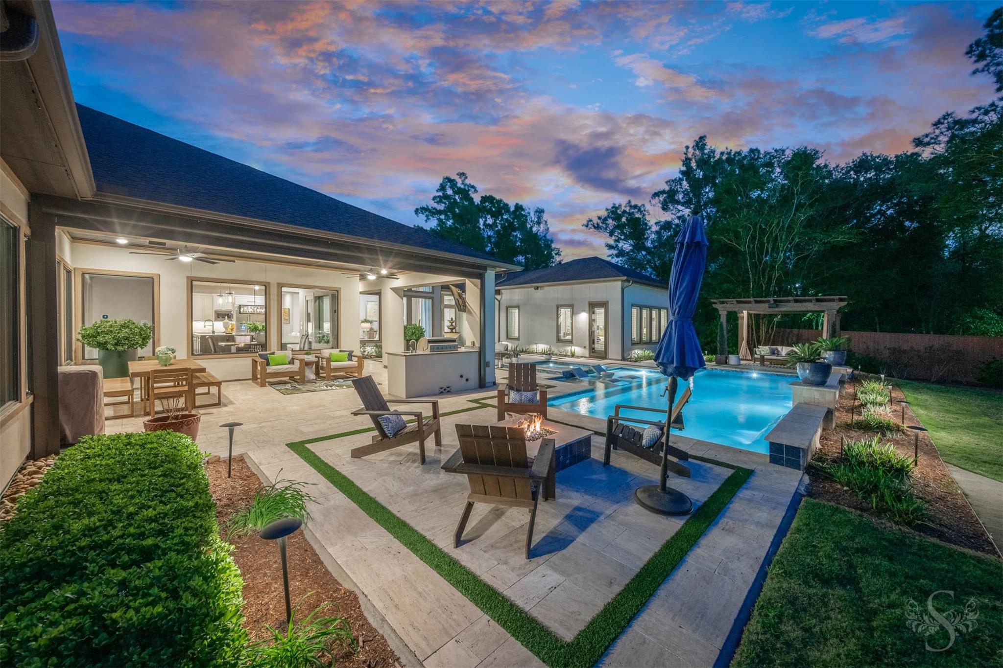 8619 Woods Hollow Trail