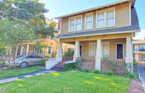 Photo of 808 W Main Street, Houston, TX 77006 (MLS # 19978602)