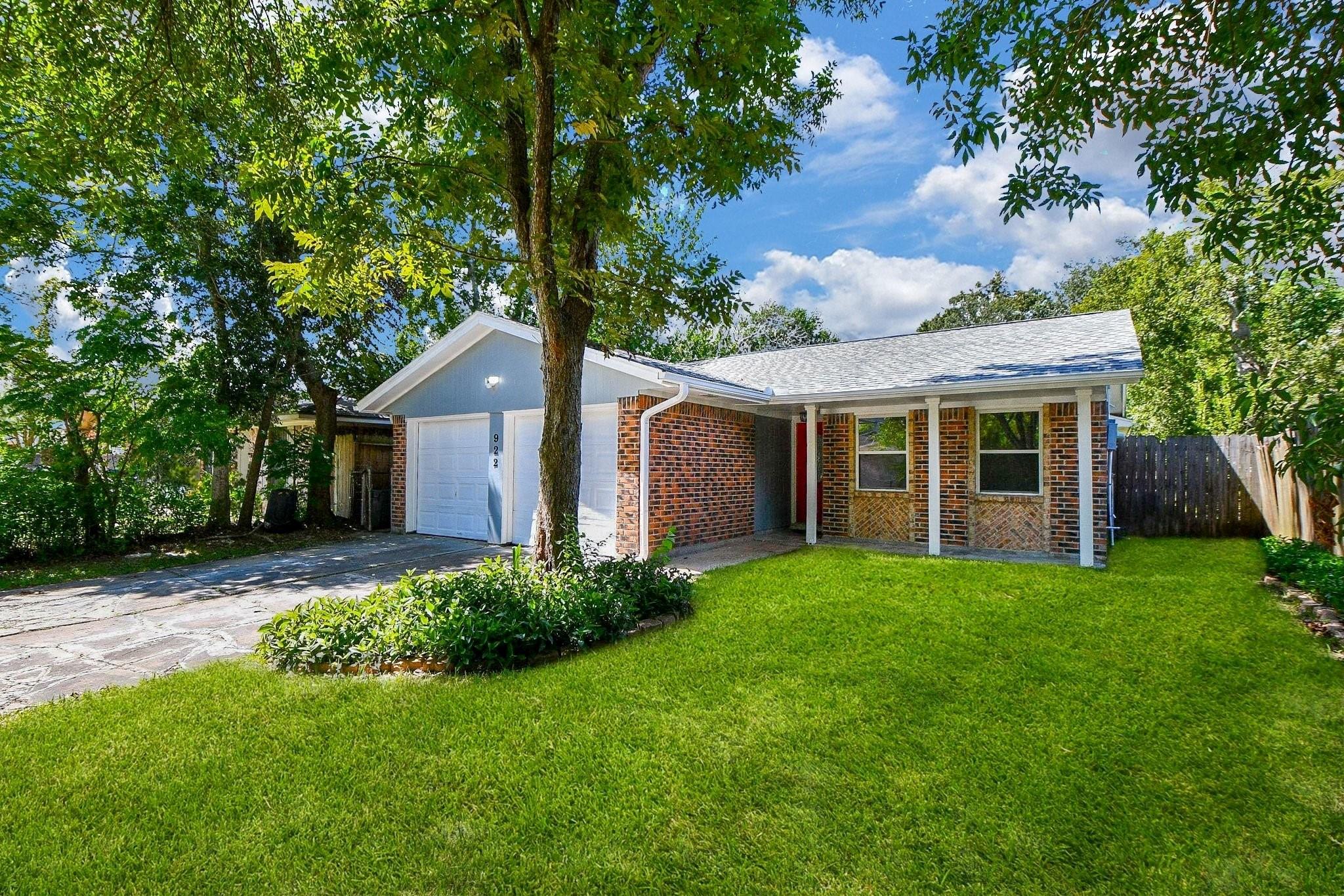 922 Bacliff Drive
