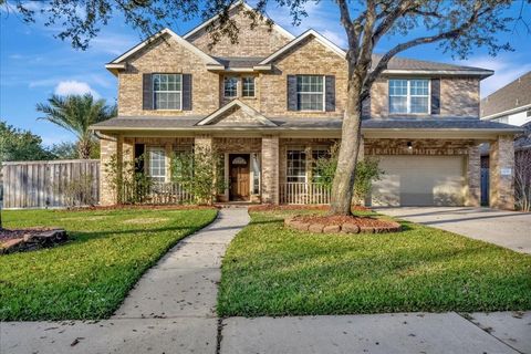 Photo of 1020 Walnut Pointe, League City, TX 77573 (MLS # 71456905)
