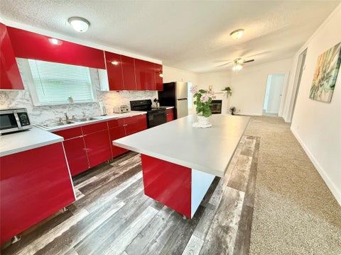 Photo of 237 Linda Lane, Oyster Creek, TX 77541 (MLS # 10483829)