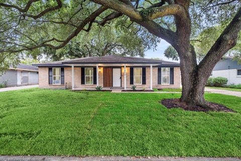 Photo of 610 Acapulco Village Drive, Humble, TX 77338 (MLS # 41970106)