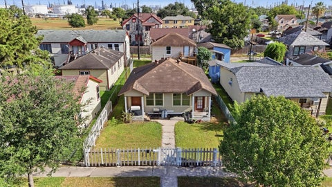 Homes For Sale - 3420 Illinois Street<br/> Baytown, TX 77520