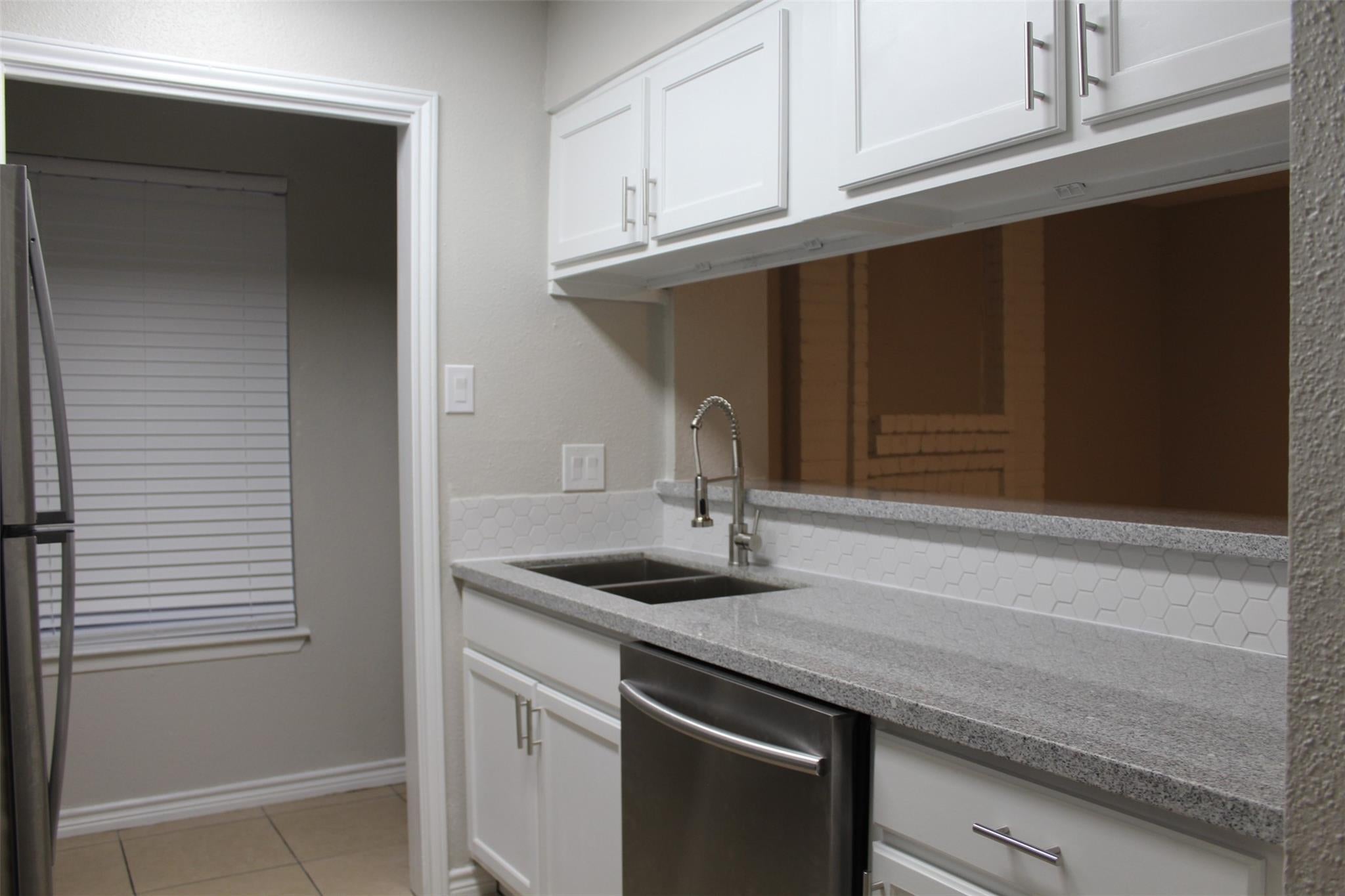 1122 Brenda Lane A