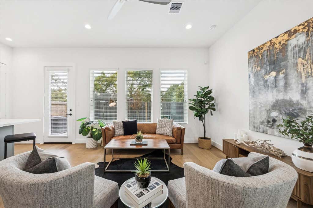 Photo of 1824 W Tidwell Road Rd, Houston, TX 77091 (MLS # 58693530)