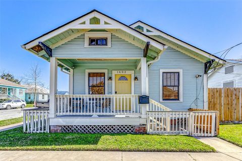 Photo of 1602 40th Street, Galveston, TX 77550 (MLS # 45068063)