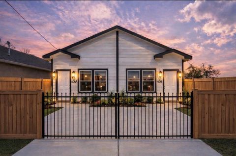 Multifamily For Sale - 7993 Attwater Street<br/> Houston, TX 77028