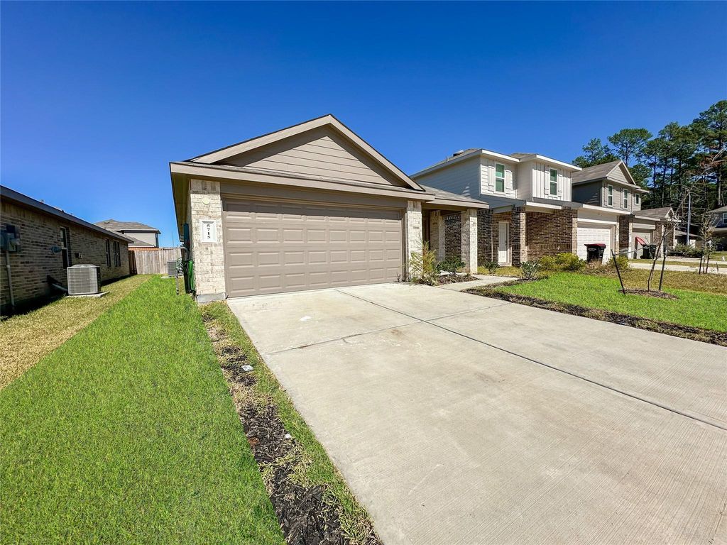 Photo of 5715 Vintage Oakmont Dr Dr, North Houston, TX 77373 (MLS # 38639106)
