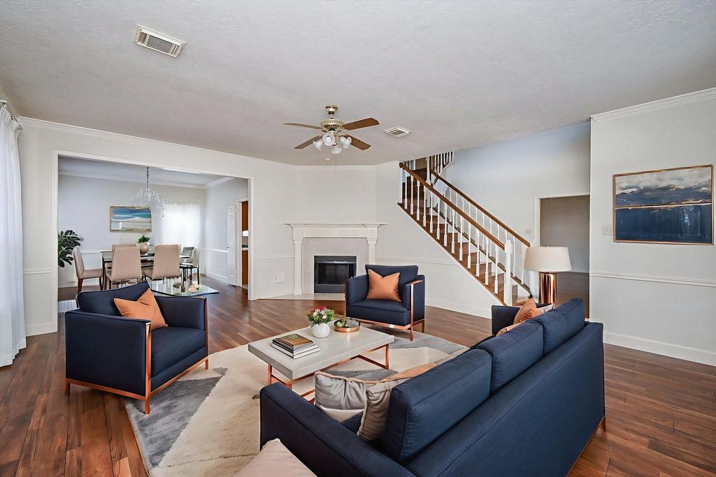 Photo of 9731 New Kent Drive, Sugar Land, TX 77498 (MLS # 82915938)