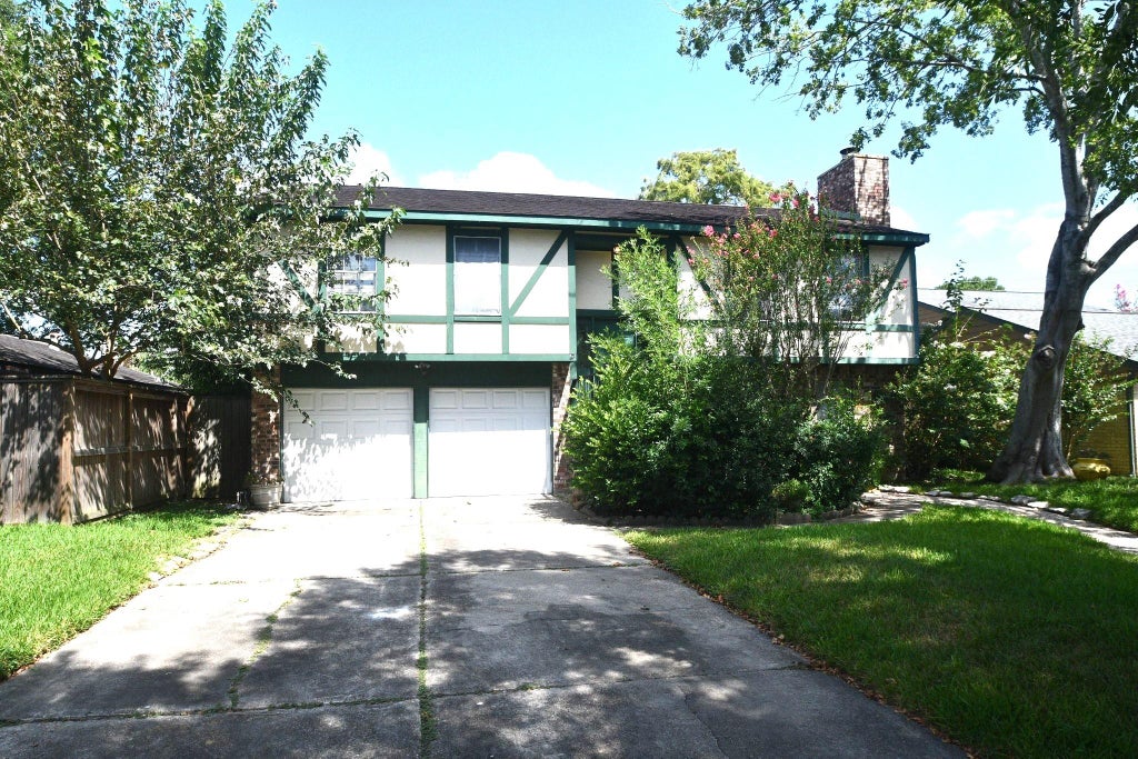 Photo of 379 Richvale Lane, Houston, TX 77598 (MLS # 35430524)