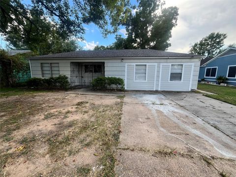 Photo of 7418 Saunders Road, Houston, TX 77016 (MLS # 20649338)