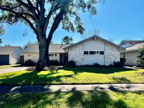 Photo of 5719 Viking Drive, Houston, TX 77092 (MLS # 17059503)