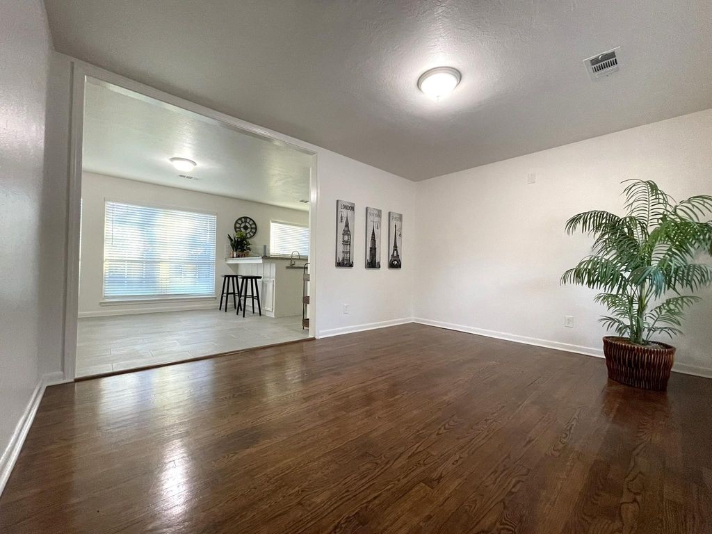 Photo of 4303 Oakside Drive, Houston, TX 77053 (MLS # 53456133)