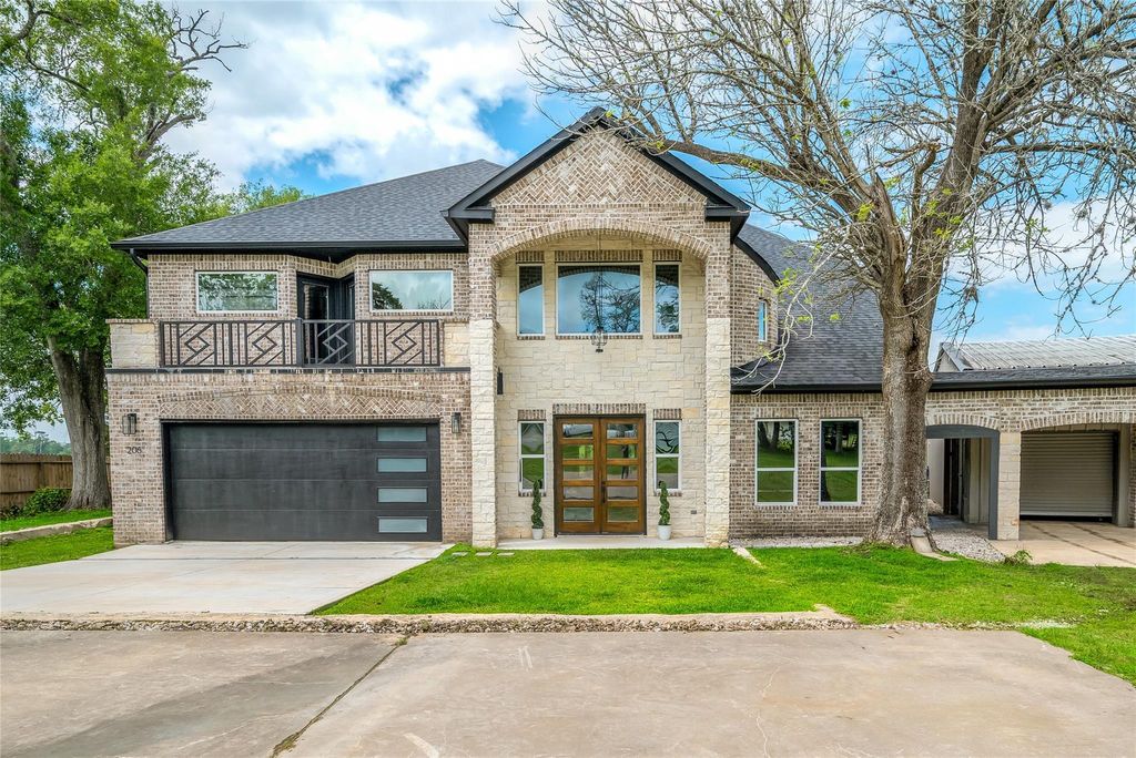 Photo of 206 Elm Street, Highlands, TX 77562 (MLS # 37985941)