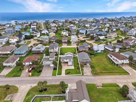 Photo of 13915 Pirates Beach Boulevard, Galveston, TX 77554 (MLS # 78072446)