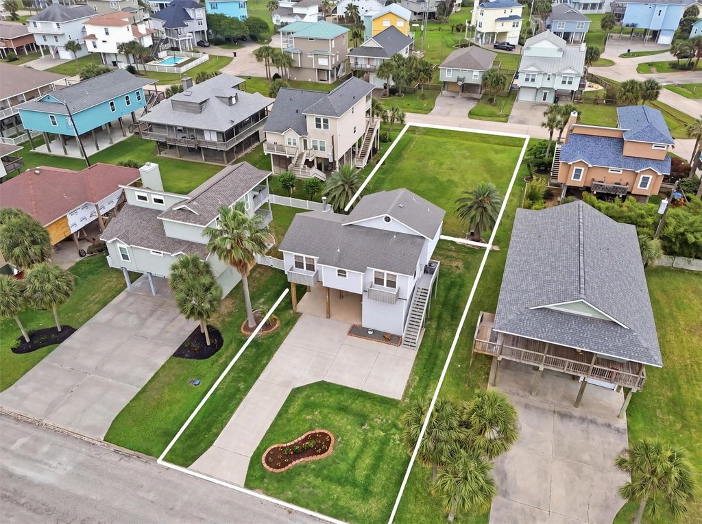 Photo of 13915 Pirates Beach Boulevard, Galveston, TX 77554 (MLS # 78072446)