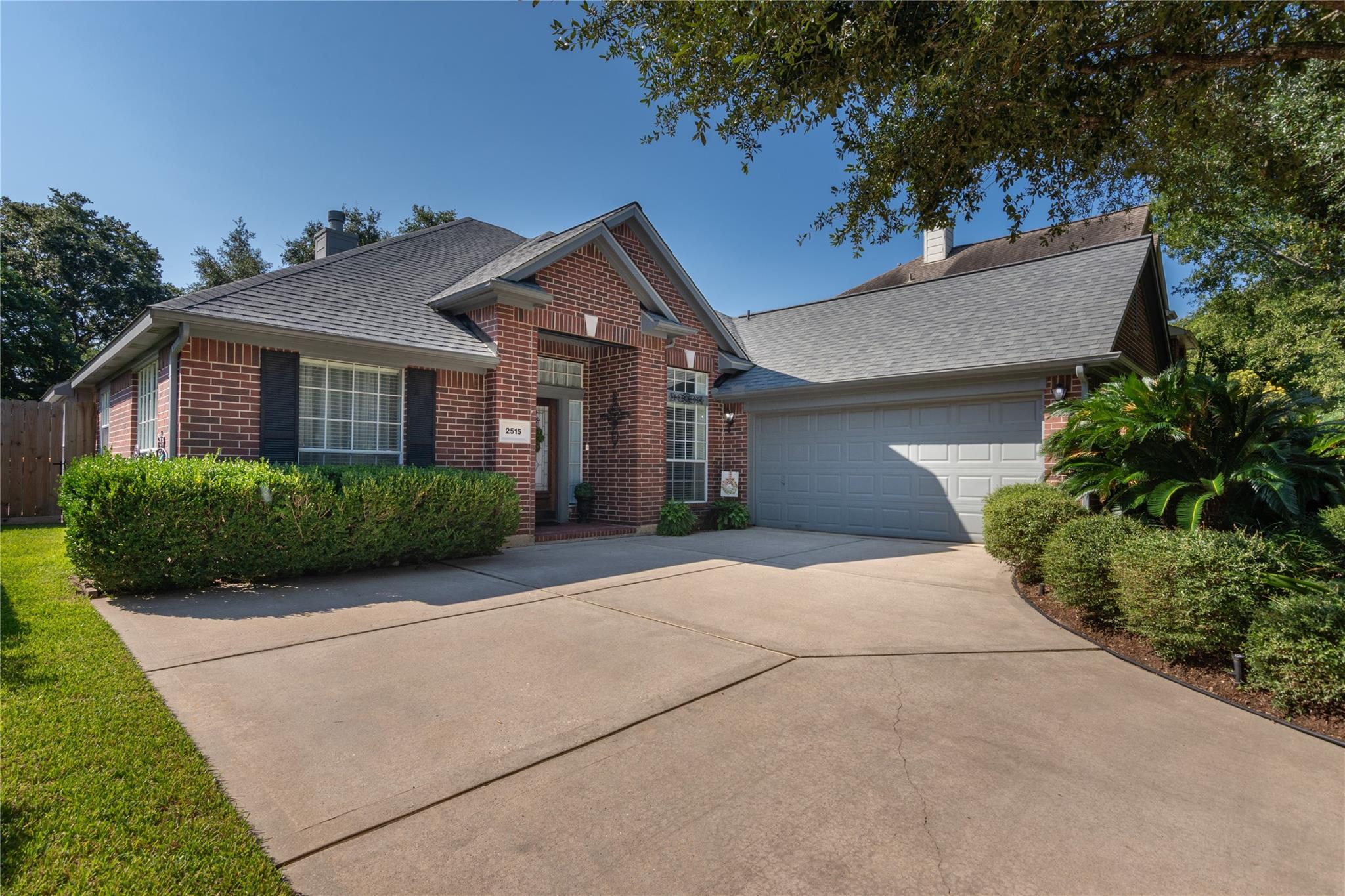 2515 Honeysuckle Walk