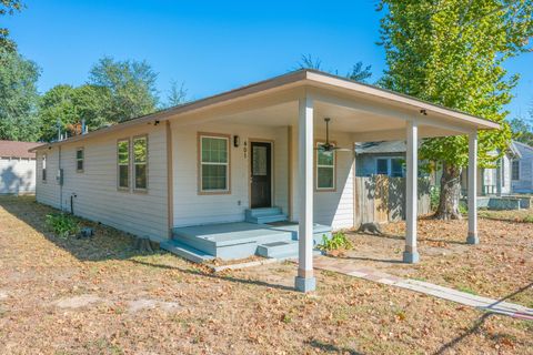 Photo of 401 E Third Street, Hearne, TX 77859 (MLS # 83458593)