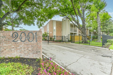 Photo of 2001 Bering Drive #4D, Houston, TX 77057 (MLS # 45332395)