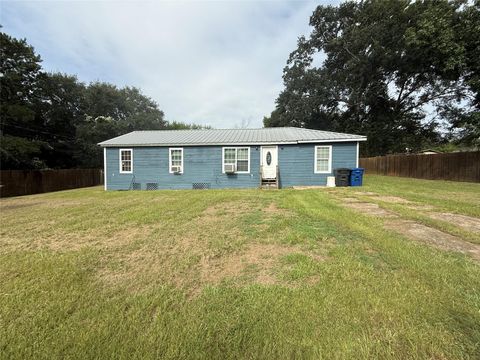 Photo of 501 N 2nd Street, Livingston, TX 77351 (MLS # 7165867)