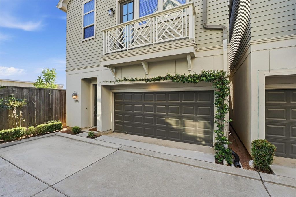 Photo of 2117 Naomi Street #B, Houston, TX 77054 (MLS # 46960828)