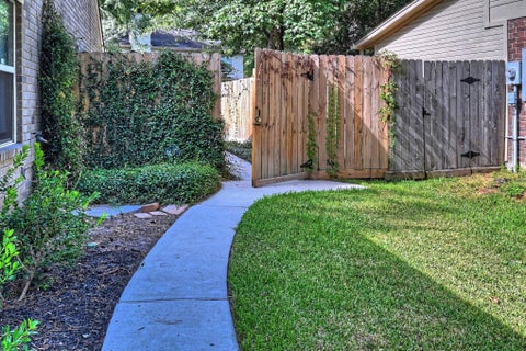 Tiny photo for 15 White Bark Pl, The Woodlands, TX 77381 (MLS # 93206892)