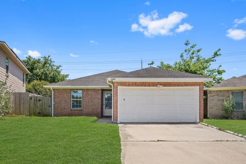 Photo of 1631 Quail Run, Brookshire, TX 77423 (MLS # 48178893)