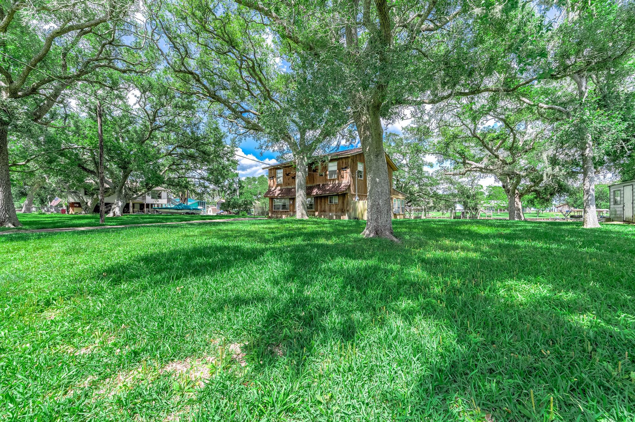 875 Private Road 652