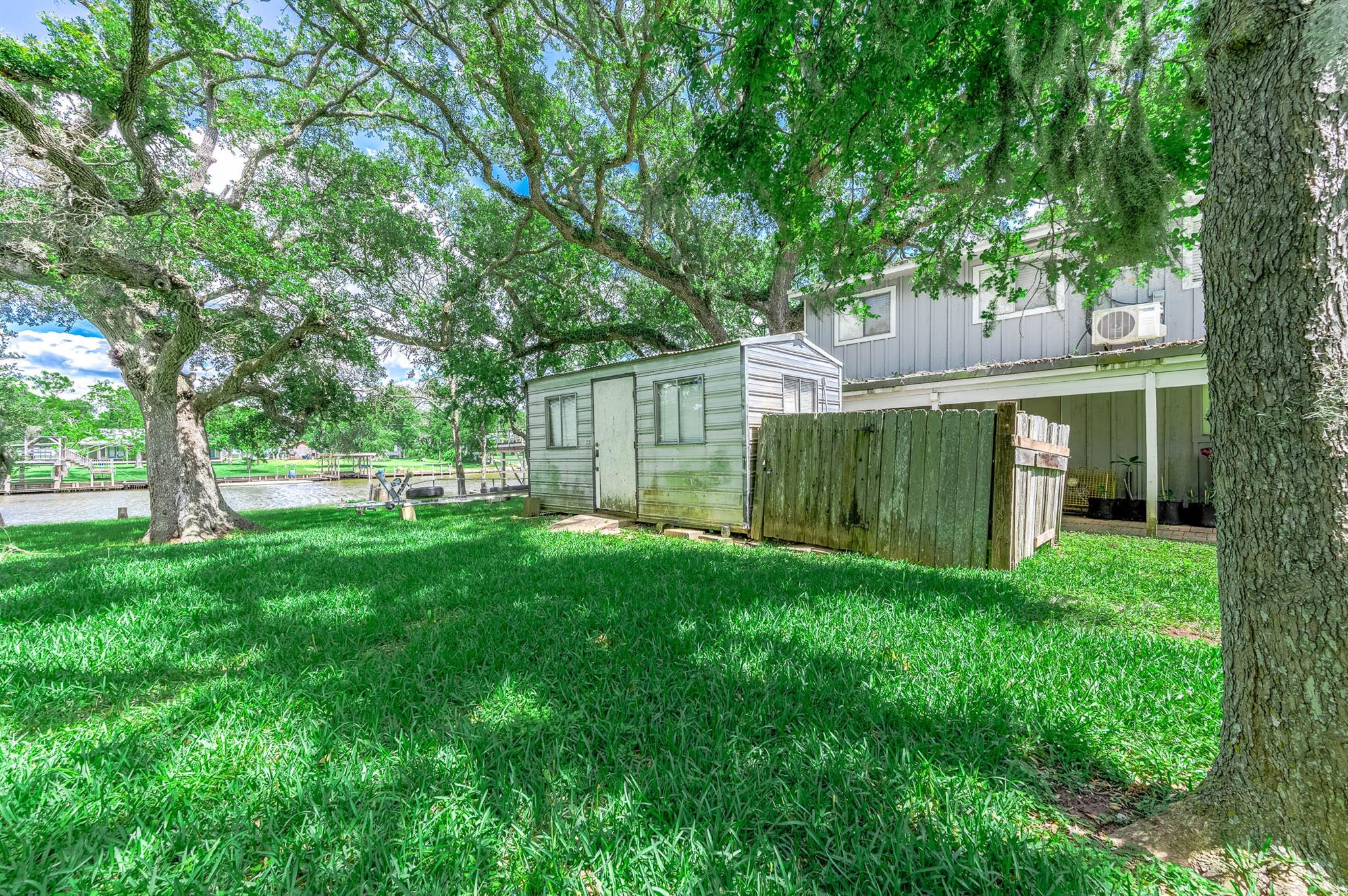 875 Private Road 652