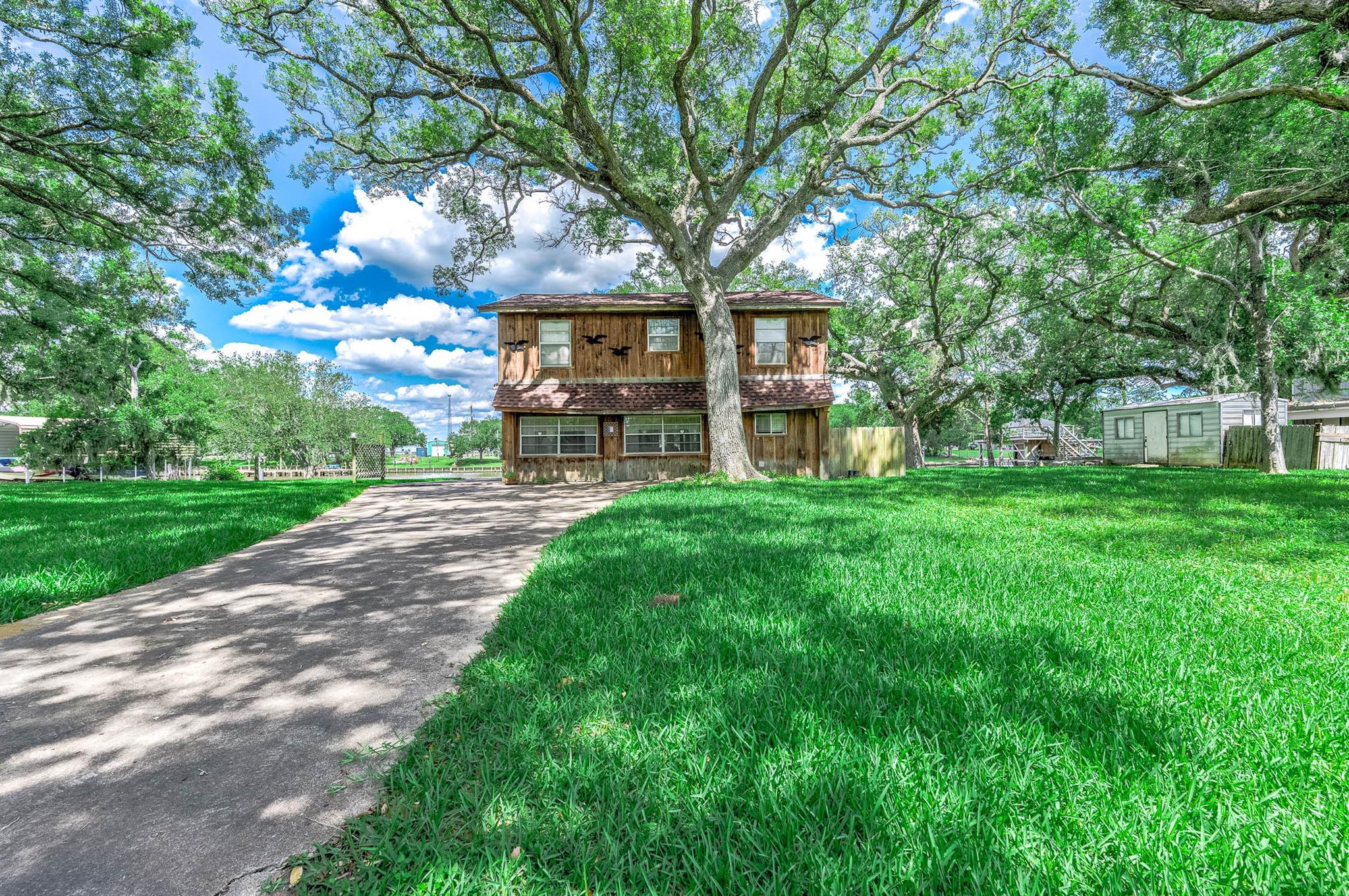 875 Private Road 652