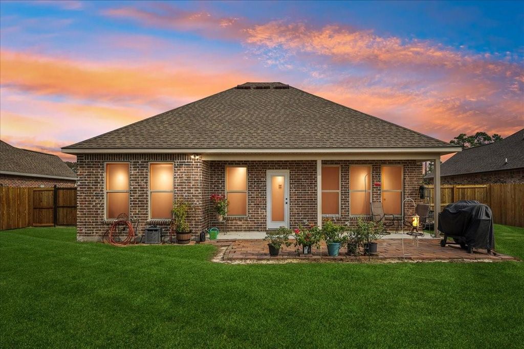 Photo of 1115 Little Cypress Loop, Orange, TX 77632 (MLS # 40148978)