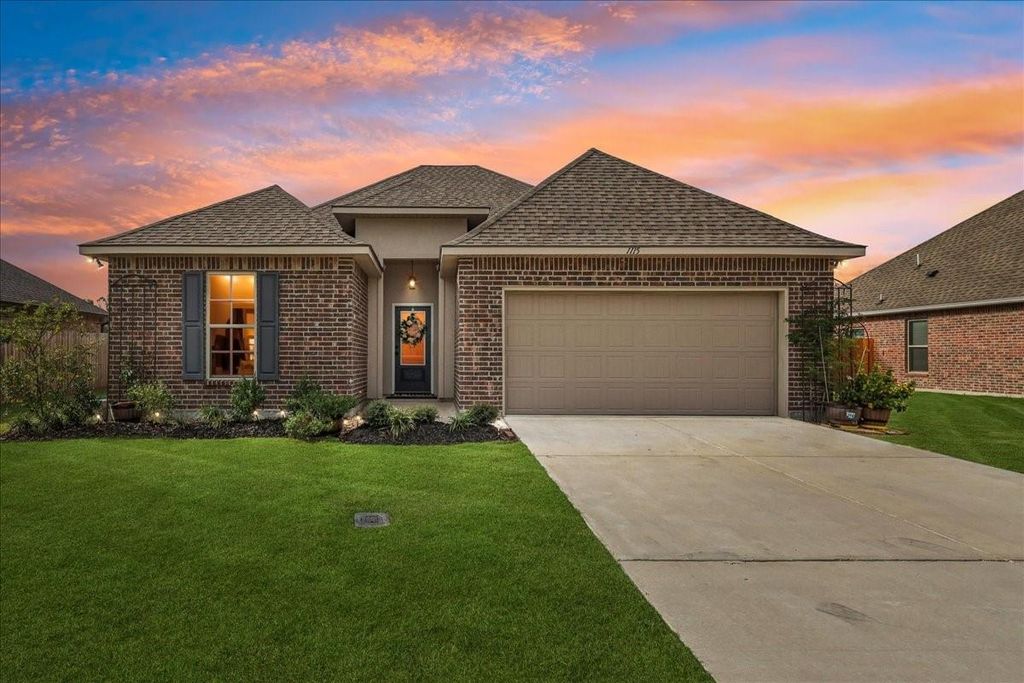 Photo of 1115 Little Cypress Loop, Orange, TX 77632 (MLS # 40148978)