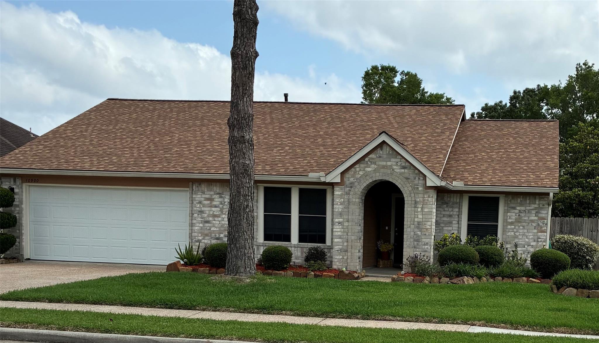 10900 Linwood Court