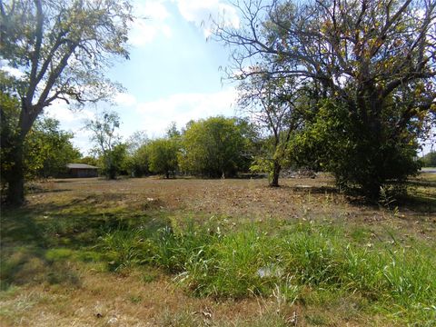 Photo of 412 E Market Street, Weimar, TX 78962 (MLS # 38304766) Photo of 412 E Market Street, Weimar, TX 78962 (MLS # 38304766)