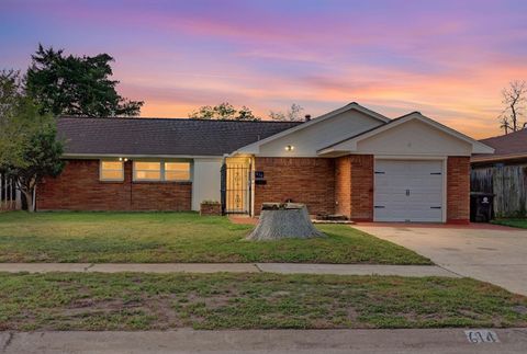 Photo of 614 Gilpin Street, Houston, TX 77034 (MLS # 20702895)