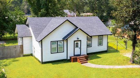 Photo of 1010 Long Street, Conroe, TX 77301 (MLS # 86055198)