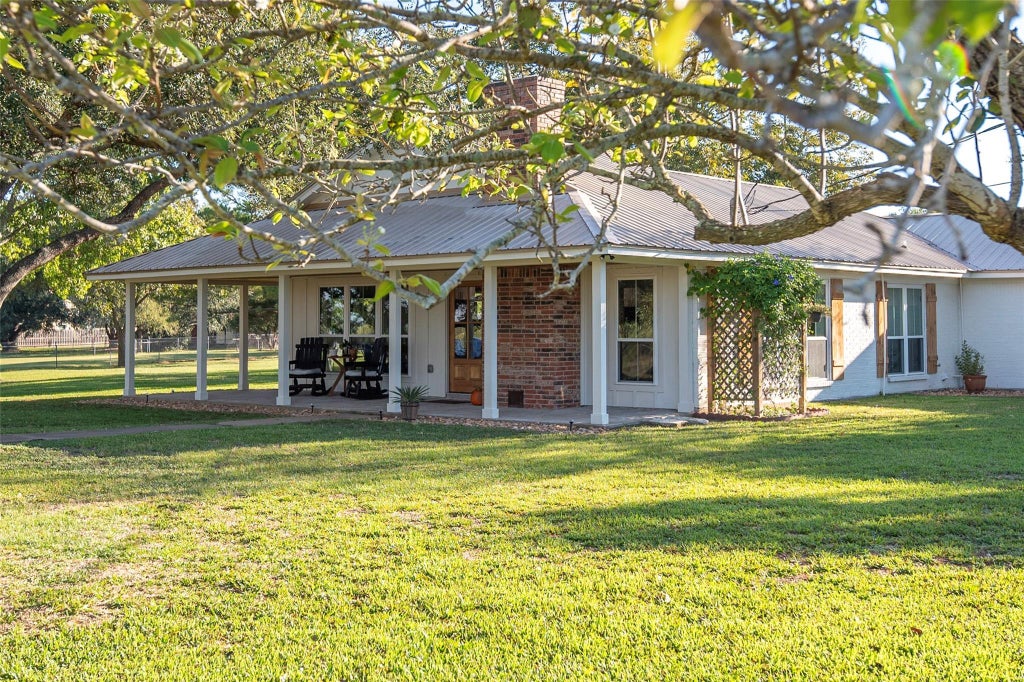 Photo of 3430 Bluehaven Hill Circle, Brenham, TX 77833 (MLS # 17531669)