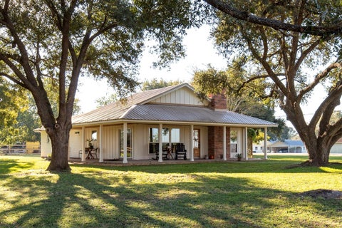 Photo of 3430 Bluehaven Hill Circle, Brenham, TX 77833 (MLS # 17531669)