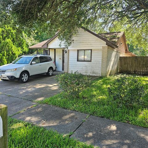 Photo of 61 Crestbriar Court, Baytown, TX 77521 (MLS # 50615600)