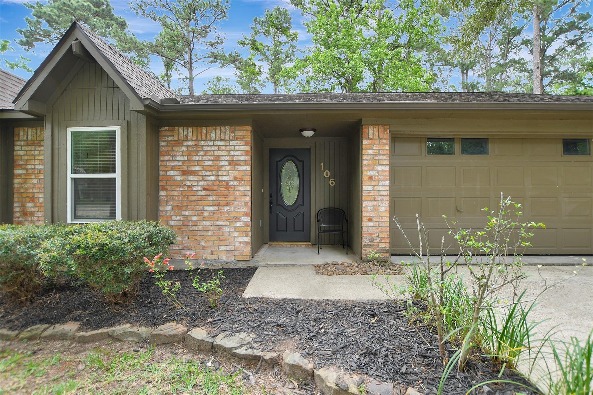 106 N Woodstock Circle Drive