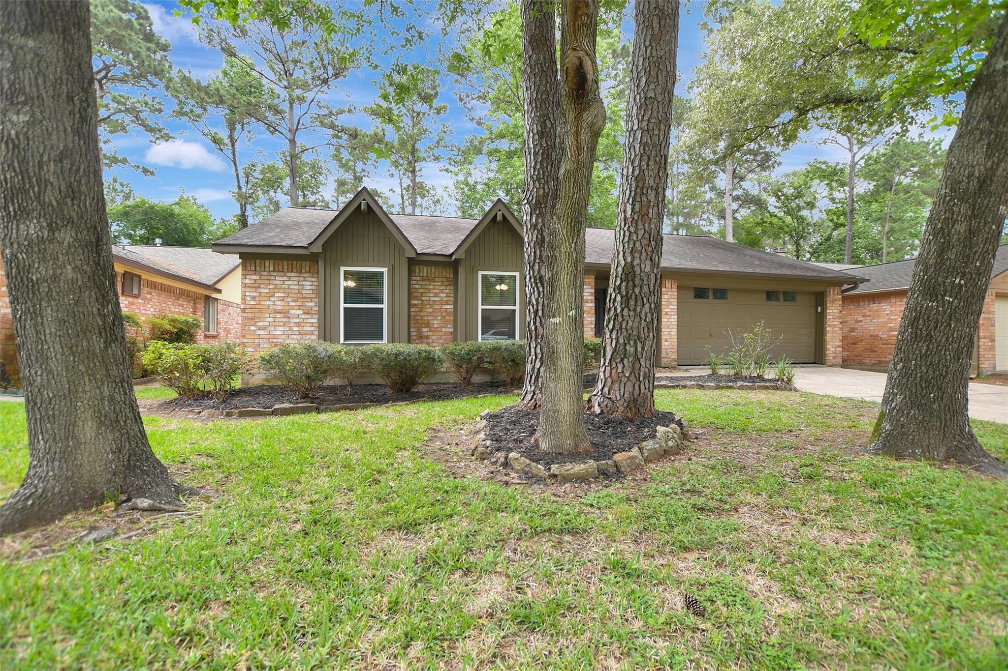 106 N Woodstock Circle Drive