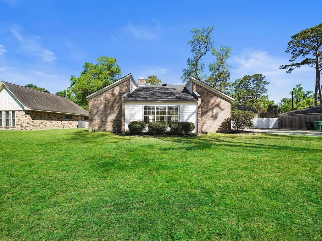 Photo of 715 Saint Andrews Road, Kingwood, TX 77339 (MLS # 30489417)