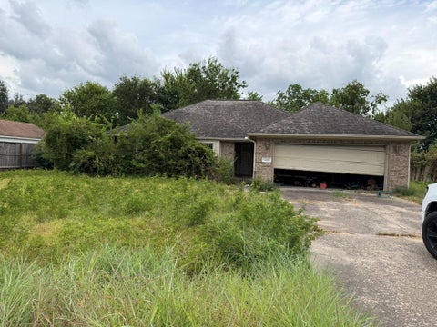Photo of 1033 Theresa Street, Houston, TX 77051 (MLS # 22911430)