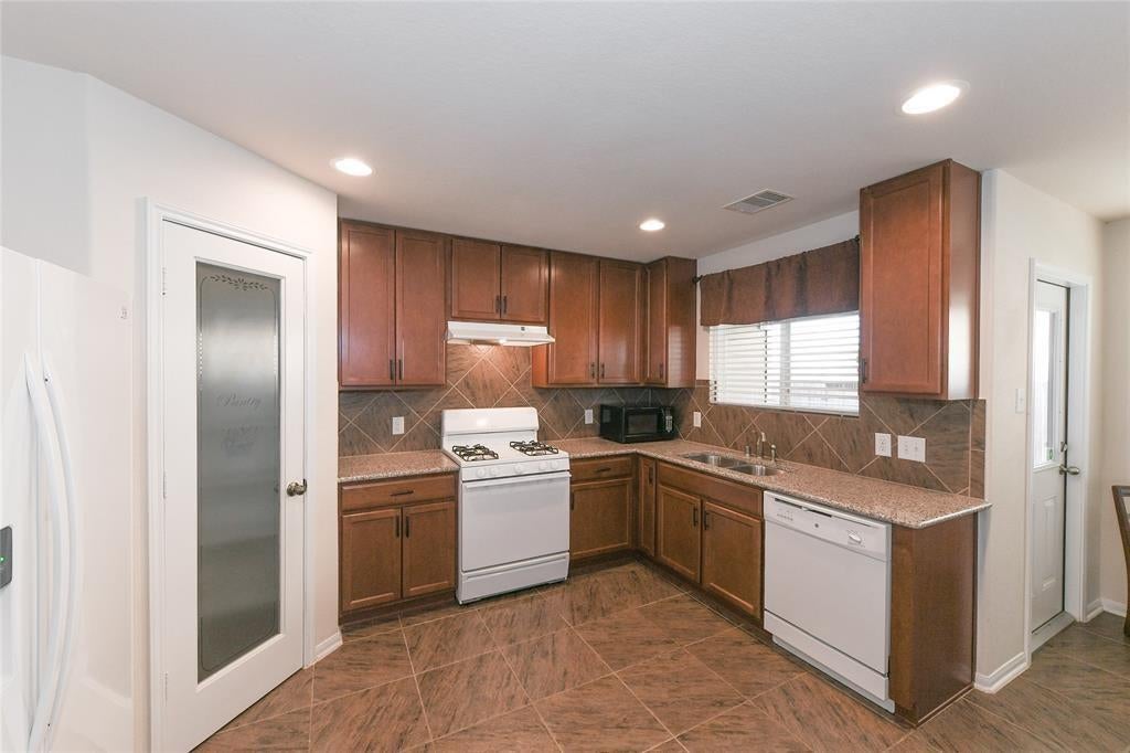 3354 View Valley Trail