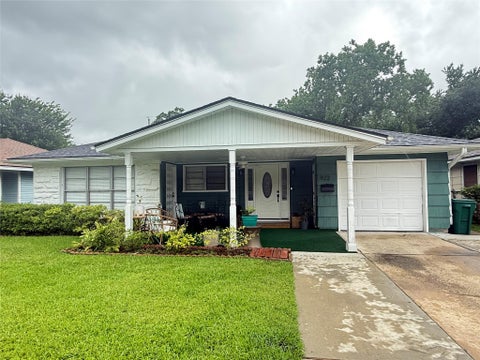 Photo of 922 Hector Avenue, Pasadena, TX 77502 (MLS # 23737616)