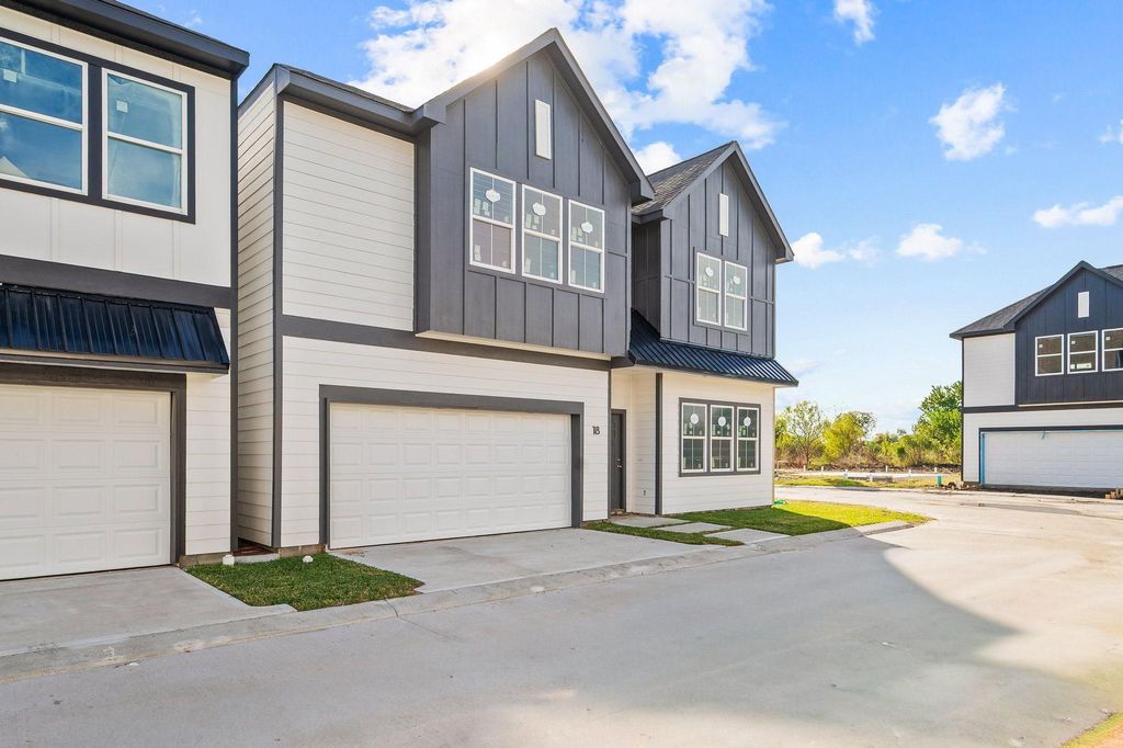 Photo of 6702 Metro Blvd #18, Houston, TX 77083 (MLS # 94630184)