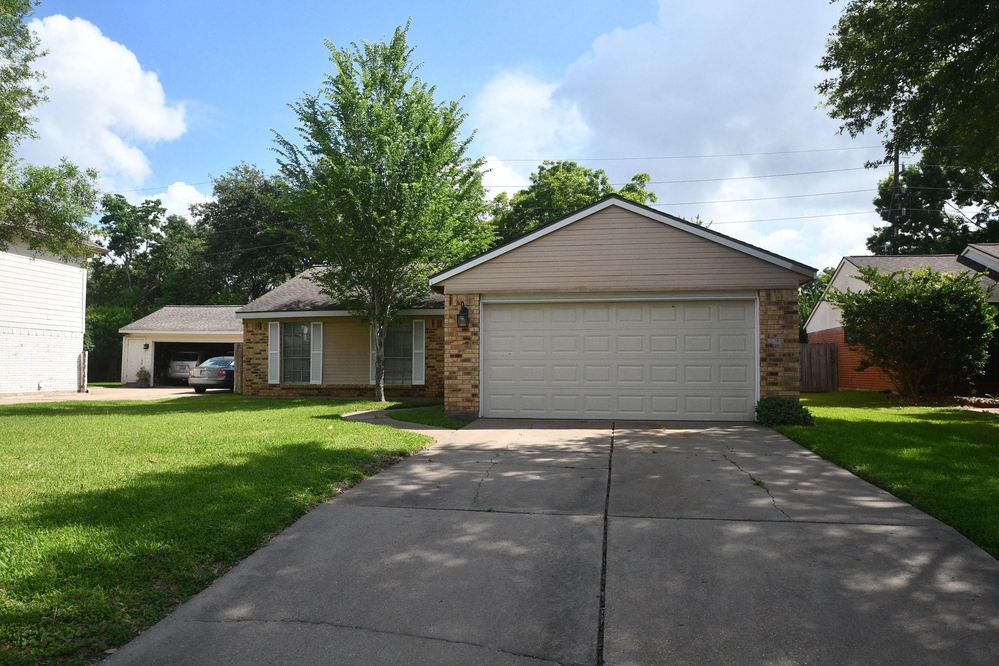 2411 Country Place Drive