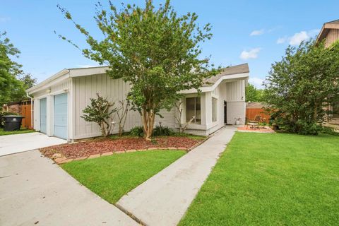 Photo of 7642 Candlegreen Lane, Houston, TX 77071 (MLS # 2981433)